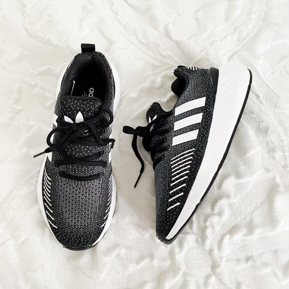 adidas Women's Swift Run 22 Running Shoe Size 5.5 New - Picture 3 of 7
